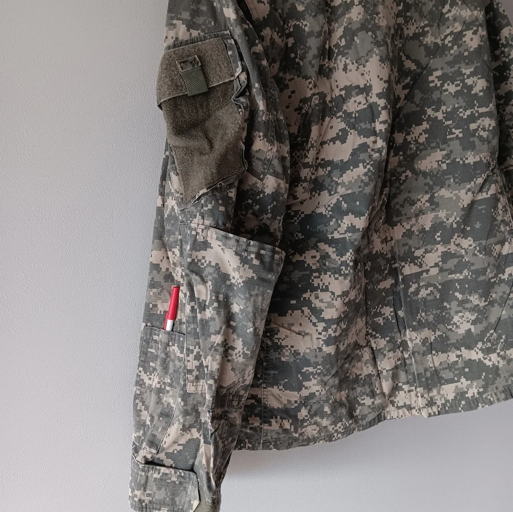 U.S. Army Coat Combat Uniform Nylon Cotton 50/50 Digital Camo Large Regular